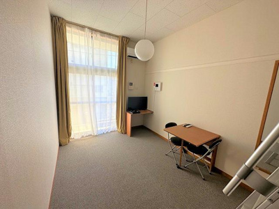 【居間・リビング】 | レオパレス陽光 | 同タイプの部屋の写真です。 