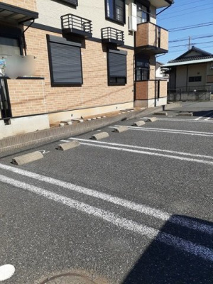 【駐車場】 | フォレストガーデンⅠ | 駐車場があるので、車を買う予定の方も安心です