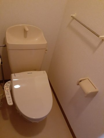 【トイレ】 | フォレストガーデンⅠ | 落ち着いた色調のトイレです
