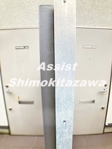 ROOMSの玄関