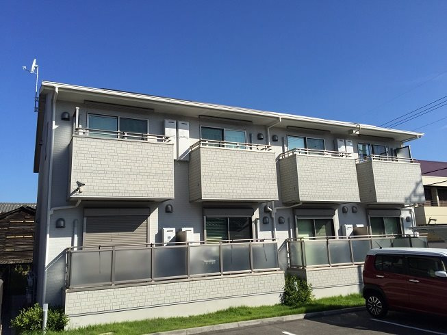 和泉市小田町２丁目のハイツの外観|建物外観を気になさる方へ、見た目の良い物件です