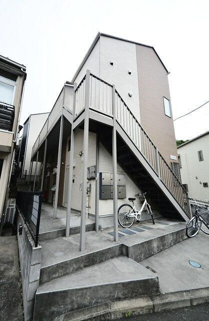 ドミール井土ヶ谷の外観