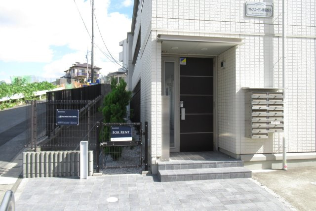 マレアガーデン新横浜Ｂ棟のエントランス
