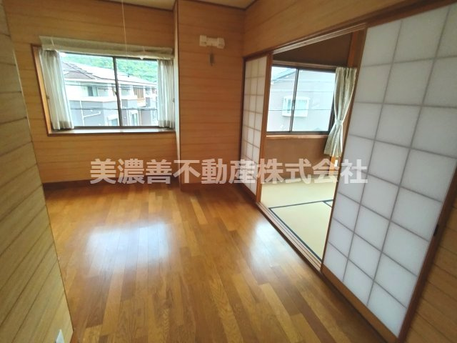 ６７１９５　岐阜市粟野東2丁目中古戸建の洋室