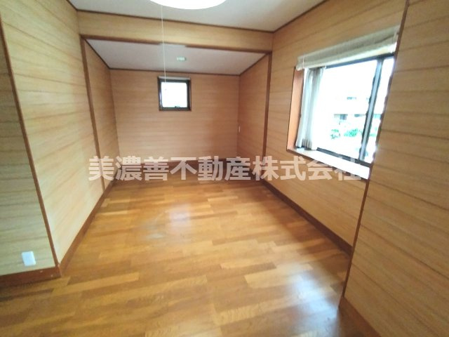 ６７１９５　岐阜市粟野東2丁目中古戸建の洋室
