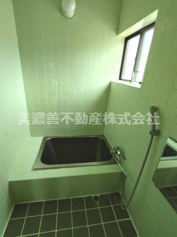 ６７１９５　岐阜市粟野東2丁目中古戸建の浴室