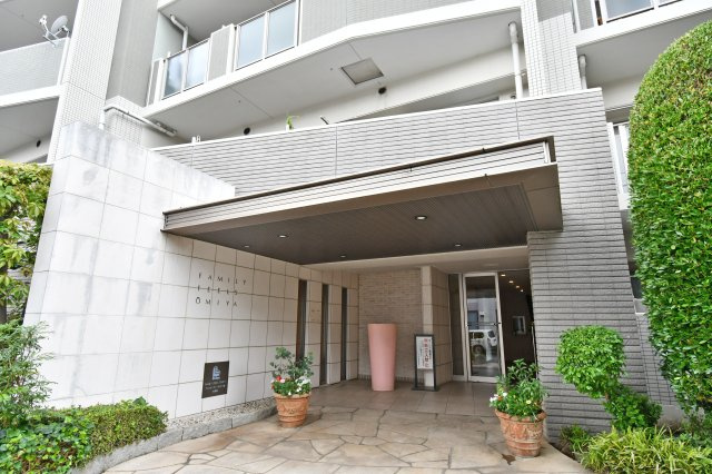 ファミリーフィールズ大宮弐番館のエントランス
