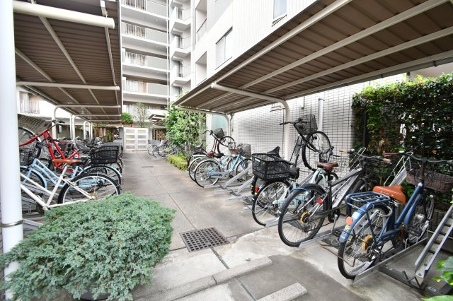 ファミリーフィールズ大宮弐番館の駐輪場