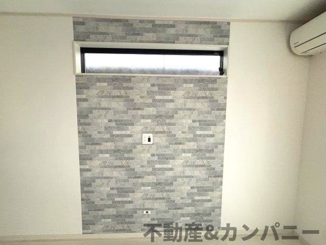 吉藤2丁目の中古戸建のその他|アクセントクロスがカッコイイです
テレビを置くことができます