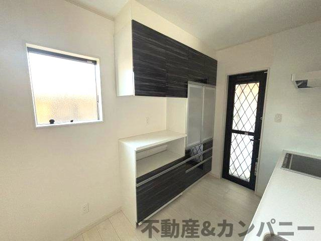 吉藤2丁目の中古戸建のキッチン|カップボードです