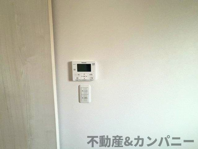 吉藤2丁目の中古戸建の防犯設備|リモコン、スイッチをまとめました