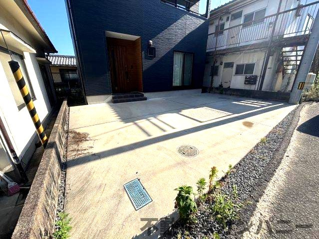 吉藤2丁目の中古戸建の駐車場|駐車場があるので、車を買う予定の方も安心です