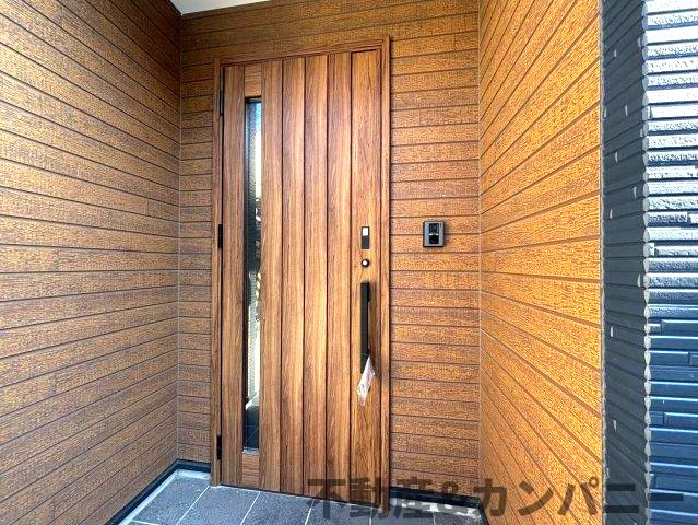吉藤2丁目の中古戸建の玄関|シンプルで使いやすい玄関です
