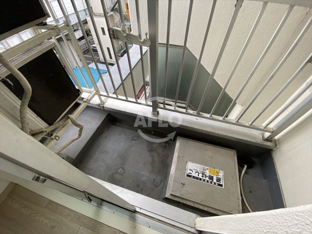 ホワイトハイツ　高津小学校区のバルコニー|ホワイトハイツ　バルコニー