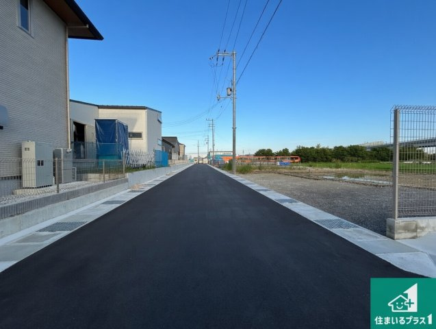 磯城郡田原本町黒田　新築一戸建ての前面道路含む現地写真|周辺は閑静な住宅街です。前面道路もしっかりと有りますので車の出し入れも安心ですよ！