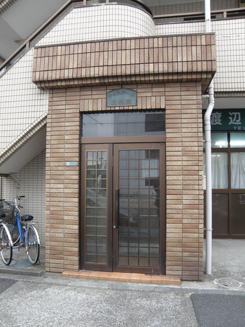 足立区大谷田４丁目の賃貸マンションのエントランス