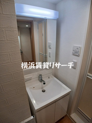 【洗面所】 | ファーストシーン