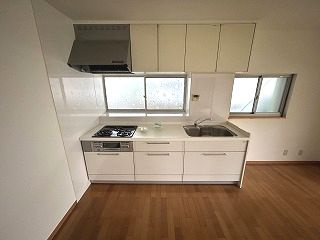 渡辺貸家のキッチン|コンパクトなキッチンで掃除もラクラク