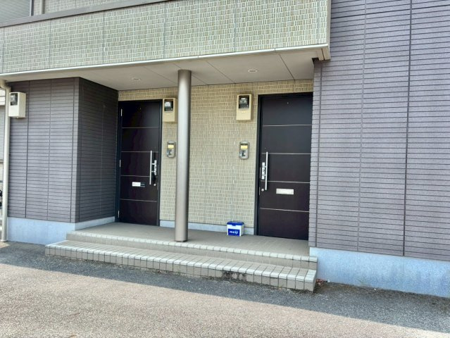 ヴィラーチェ東山のエントランス