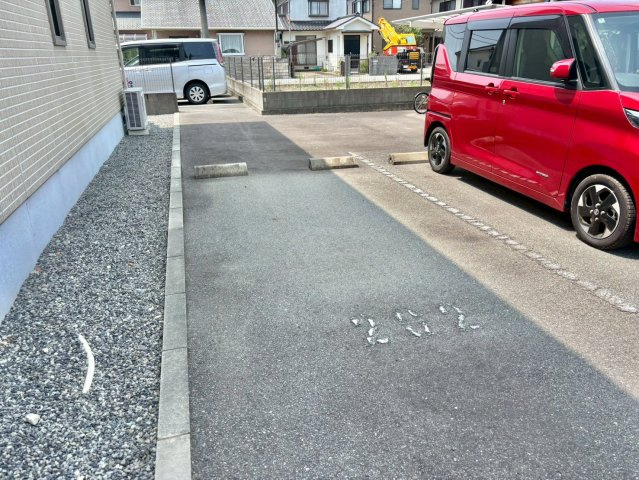 ヴィラーチェ東山の駐車場