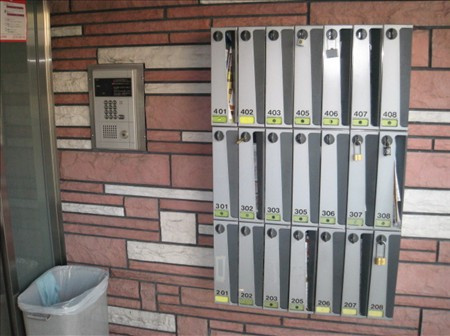 和泉市太町の賃貸マンションのエントランス|ゆとりのあるエントランスです