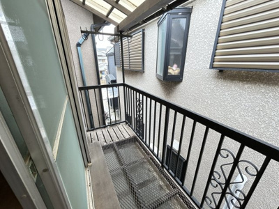 【バルコニー】 | 甲子園町中古戸建 | 開放的で明るい空間を演出してくれるバルコニーです