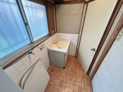 【独立洗面台】 | 甲子園町中古戸建 | 朝の身支度には欠かせない独立洗面化粧台