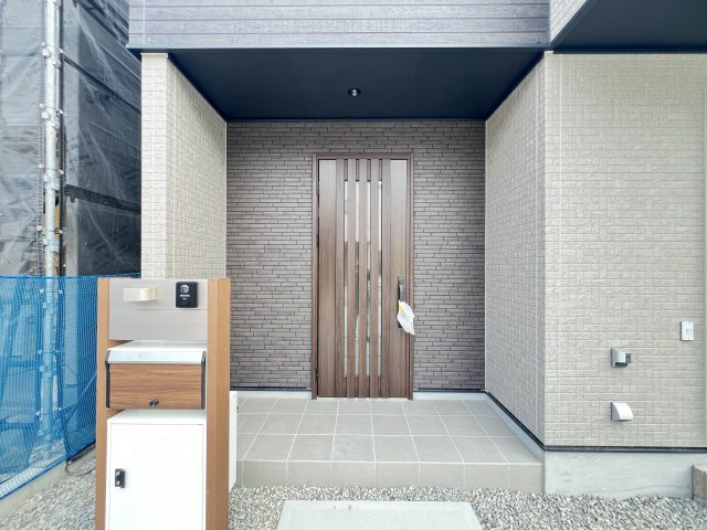 北葛城郡上牧町第1中筋出作全2棟 の玄関