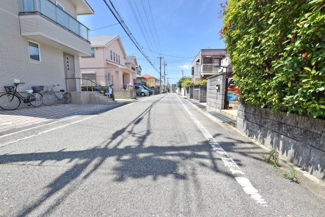 伊丹市瑞穂町４丁目建築条件無し売土地の前面道路含む現地写真|前面道路は北側5.9ｍ公道です。