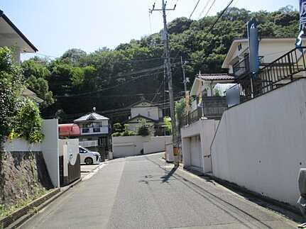 西区己斐上２丁目の前面道路含む現地写真