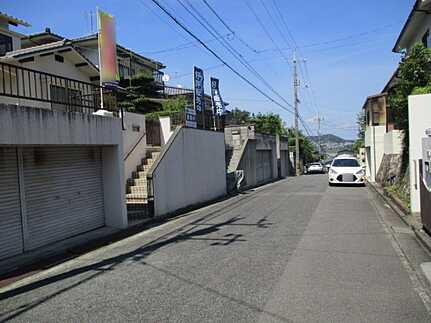 西区己斐上２丁目の前面道路含む現地写真