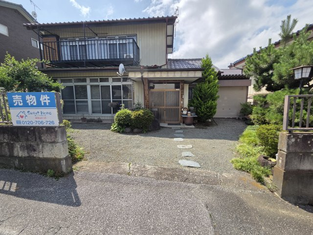 桐生市広沢町五丁目　中古住宅の駐車場
