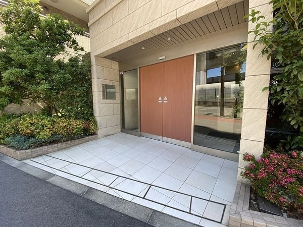 プロシード弁天町のエントランス