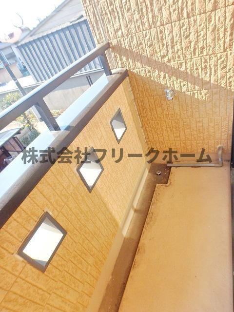 三鷹市上連雀４丁目のアパートのバルコニー