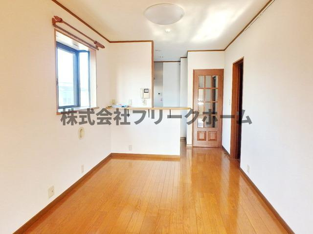 三鷹市上連雀４丁目のアパートの居間・リビング