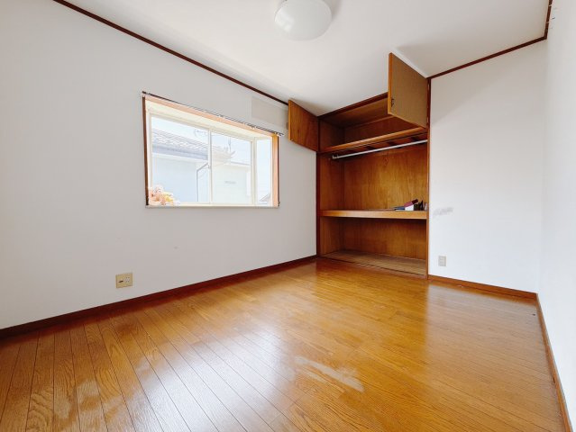 【中古戸建】伊勢崎市豊城町の洋室|■2階洋室｜子供部屋のメリットは「自立心を養うことができる」「自分で整理整頓できるようになる」そして、お子様が成長した際には「プライバシーを確保できる」といい事だらけ♪