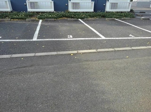 レオパレスるんるんの駐車場