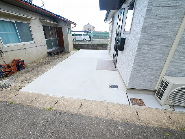 吉竹一戸建の駐車場|駐車スペースもあります