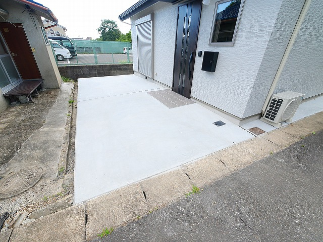 吉竹一戸建の駐車場|カースペースがあります