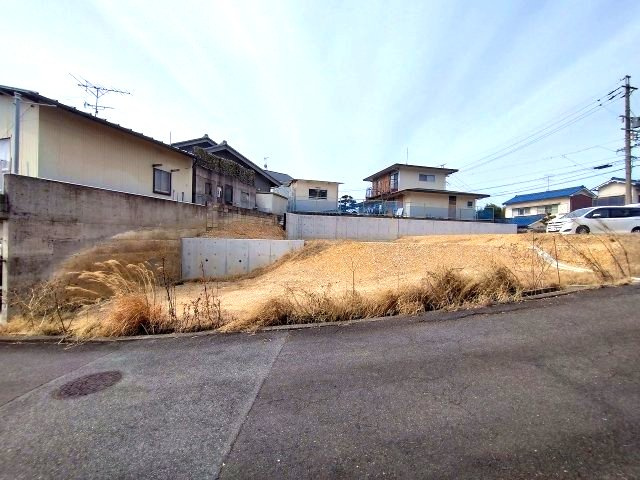 緑区大高町字亀原　売地　B区画の前面道路含む現地写真|外観　現地写真(2026年3月14日撮影)