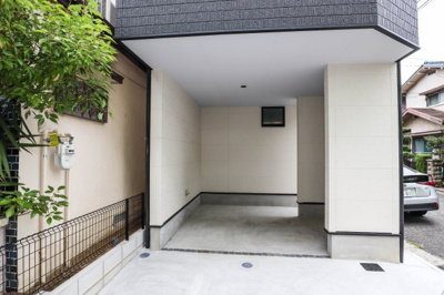 【駐車場】 | 東大阪市稲葉1丁目　新築一戸建 | 車庫