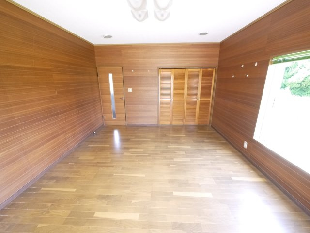 長生郡白子町古所　中古戸建の洋室|3LDK  洋室約10帖 和室約10帖　2階にもトイレ  白子海岸まで車約3分   インターそば