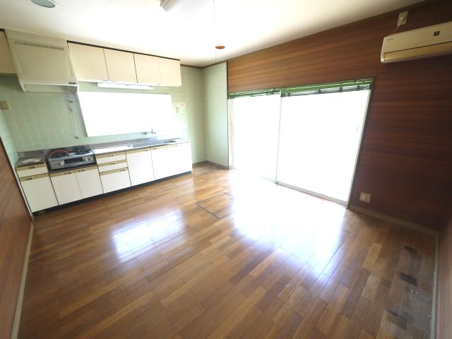 長生郡白子町古所　中古戸建の居間・リビング|3LDK  洋室約10帖 和室約10帖　2階にもトイレ  白子海岸まで車約3分   インターそば
