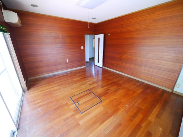 長生郡白子町古所　中古戸建の居間・リビング|3LDK  洋室約10帖 和室約10帖　2階にもトイレ  白子海岸まで車約3分   インターそば