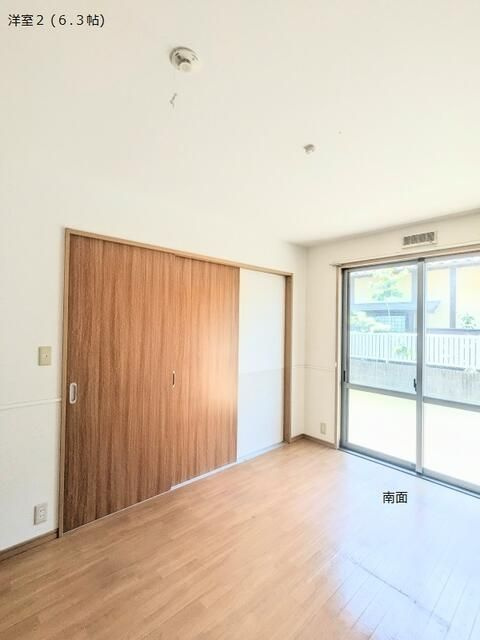 エスポワール城南の洋室