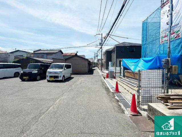 貝塚市堀　第01期　新築一戸建ての前面道路含む現地写真|周辺は落ち着いた街並みの住宅地！子育てがしやすい住環境です！まだ未完成ですが、現地でしかわからない事もございます。是非一度ご覧ください。