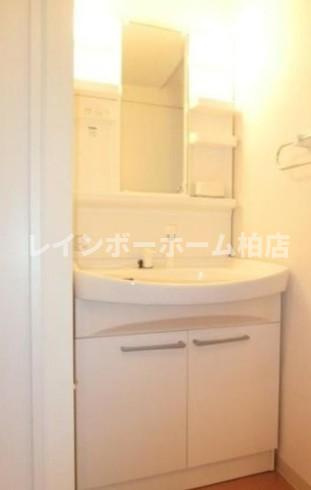 特典：仲介手数料が無料です!!の洗面所|脱衣スペースもあります