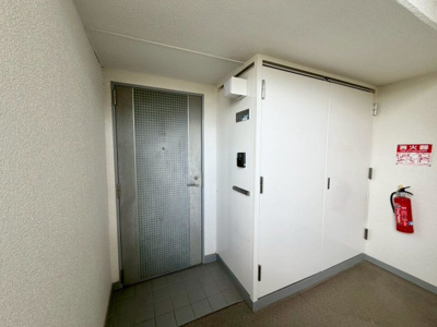 【玄関】 | エステム堺荻原天神 | 独立性の高い玄関です。高級感もありお住まいの顔にふさわしい佇まいですね。