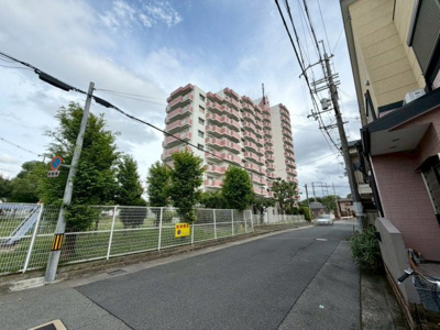 【外観】 | エステム堺荻原天神 | 【駐輪場】屋根ございますので、雨で自転車が濡れないのは、嬉しいポイントですね！