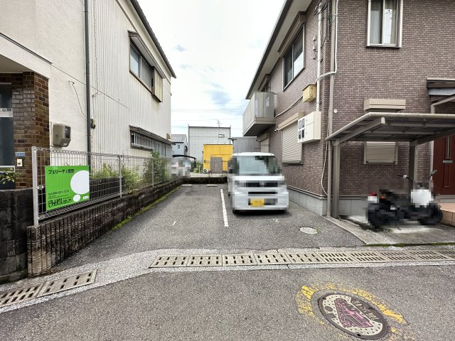 フェリーチェ薊野の駐車場